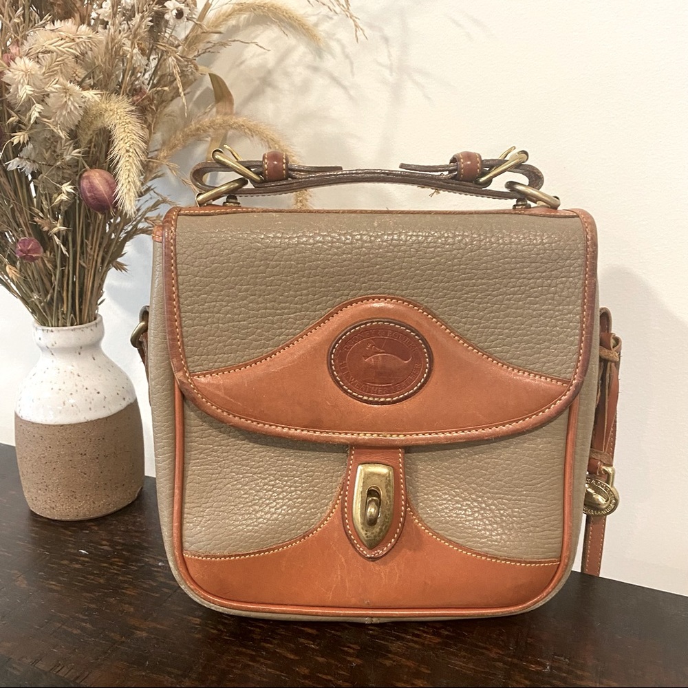 Vintage Dooney & Bourke crossbody beige bag